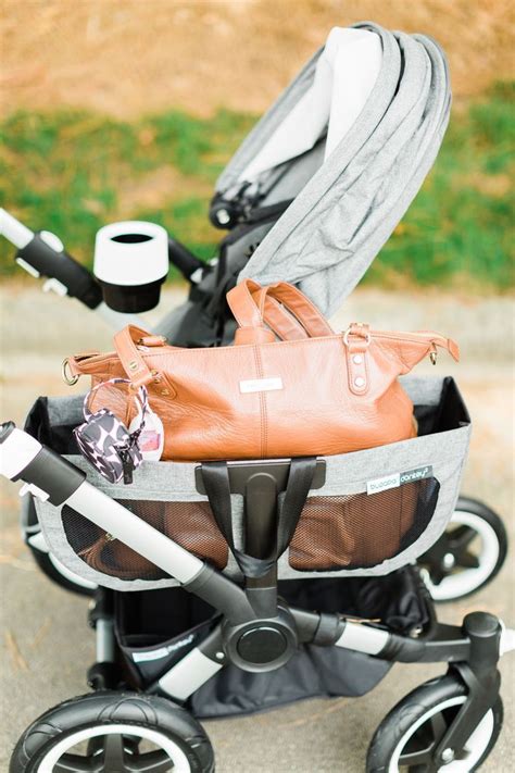 Yes, real moms can push a Bugaboo stroller in a。